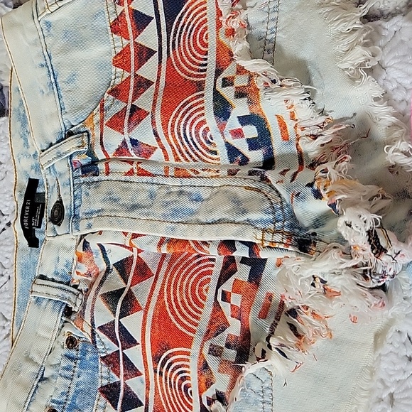 FOREVER 21 Super Cute Denim Cut off high waisted shorts with southwestern print - Picture 8 of 8